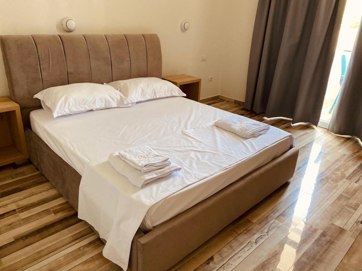MonteCarlo Lungomare Vlorë Esterno foto